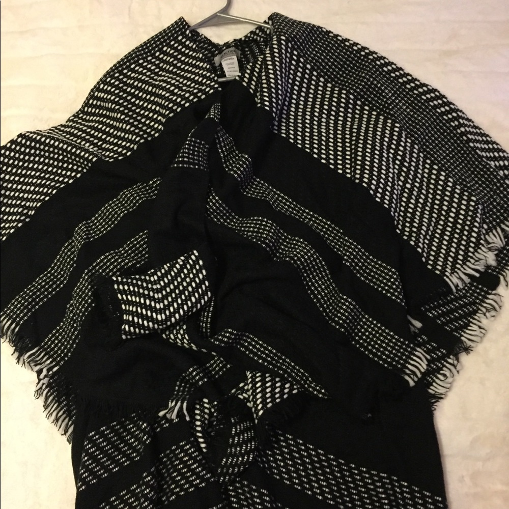 Kenneth Cole shawl